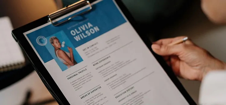 Hoe je jouw CV tijdens een tussenjaar kan aanvullen (3 manieren)